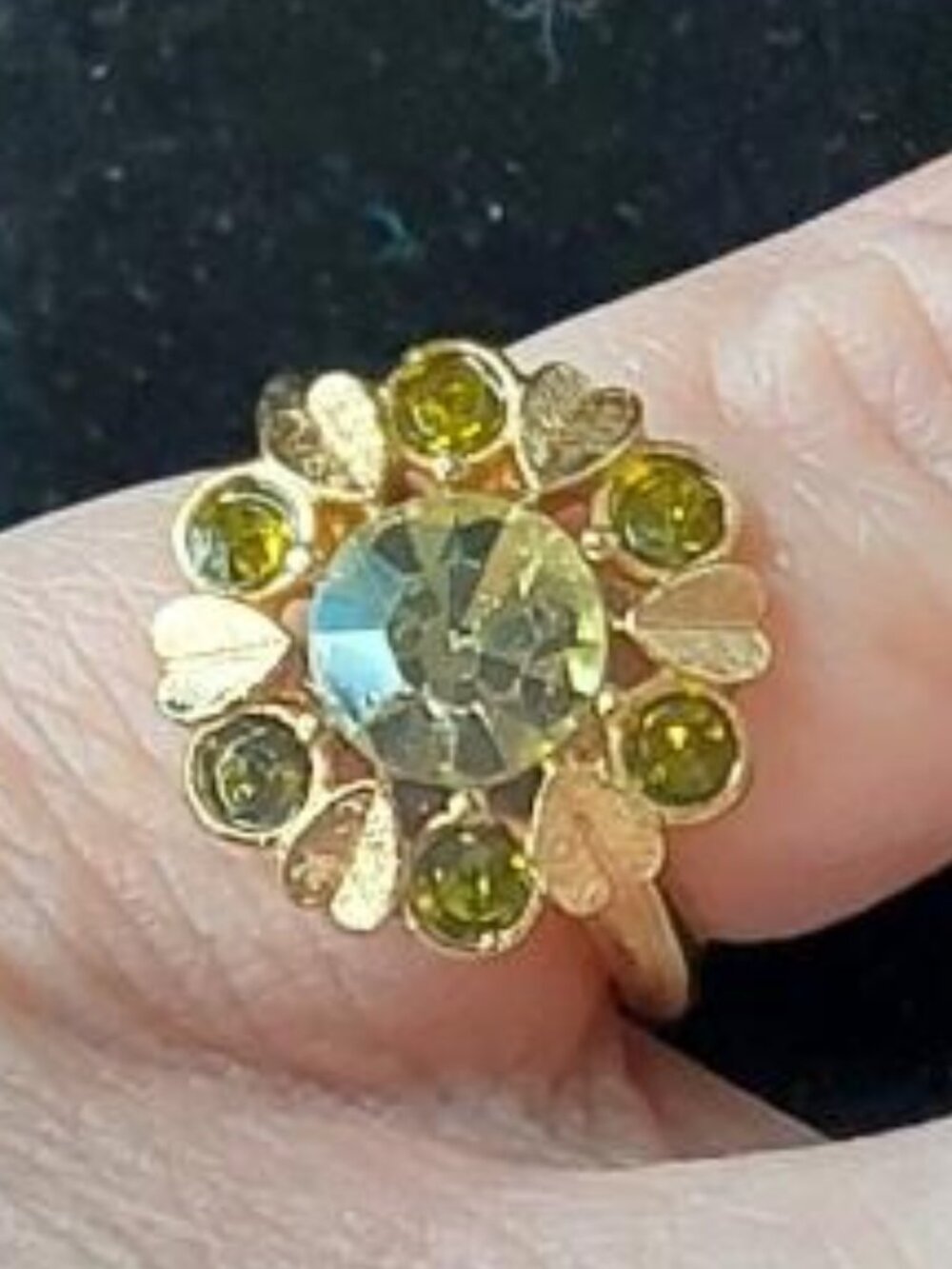 Vintage Avon Gold-Tone Green Floral Cluster Ring Size 4